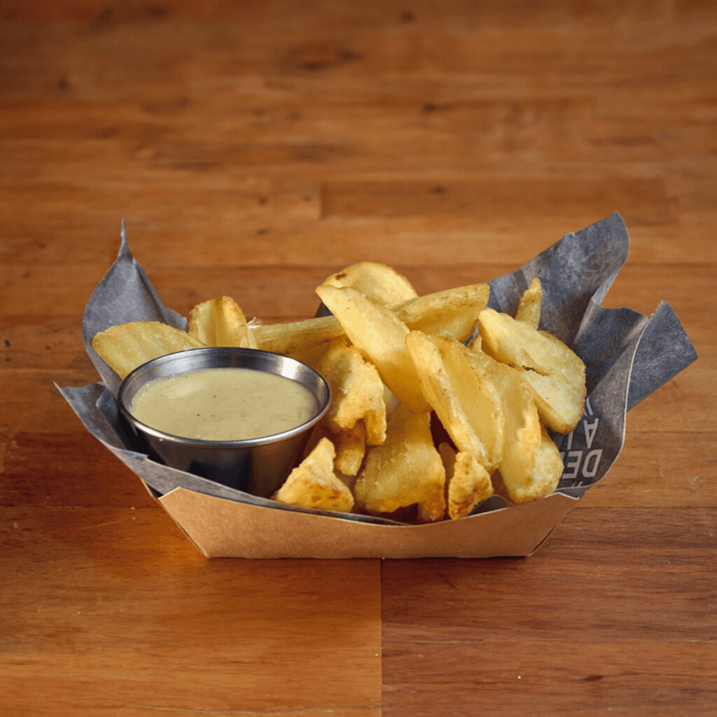 Patatas fritas con salsas en Madrid