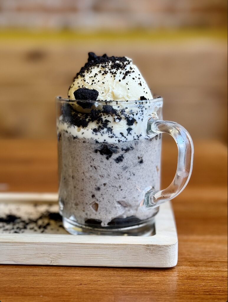Postre helado de Oreo cheesecake